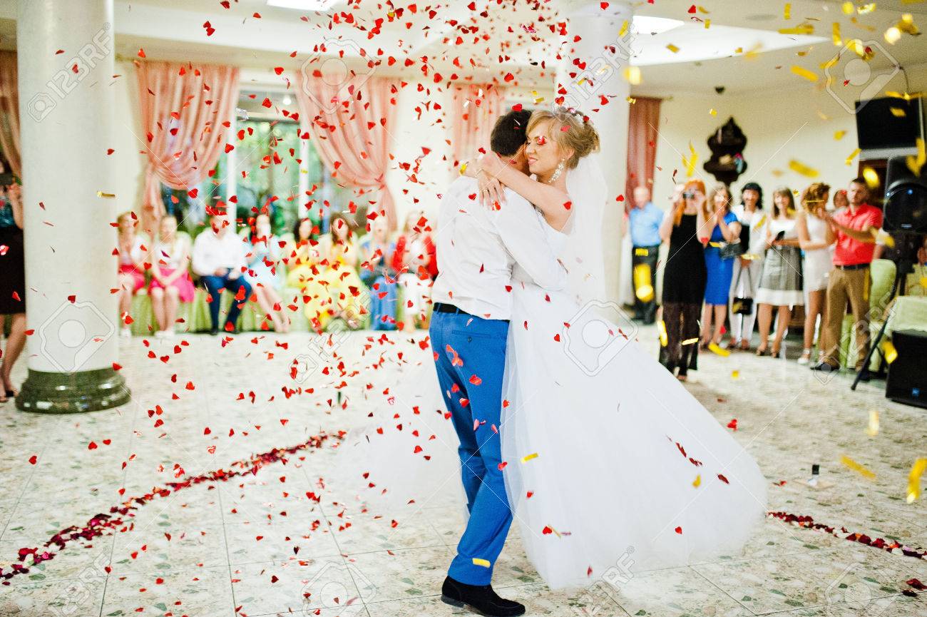 45887408-first-wedding-dance-of-couple-in-petals-of-rose